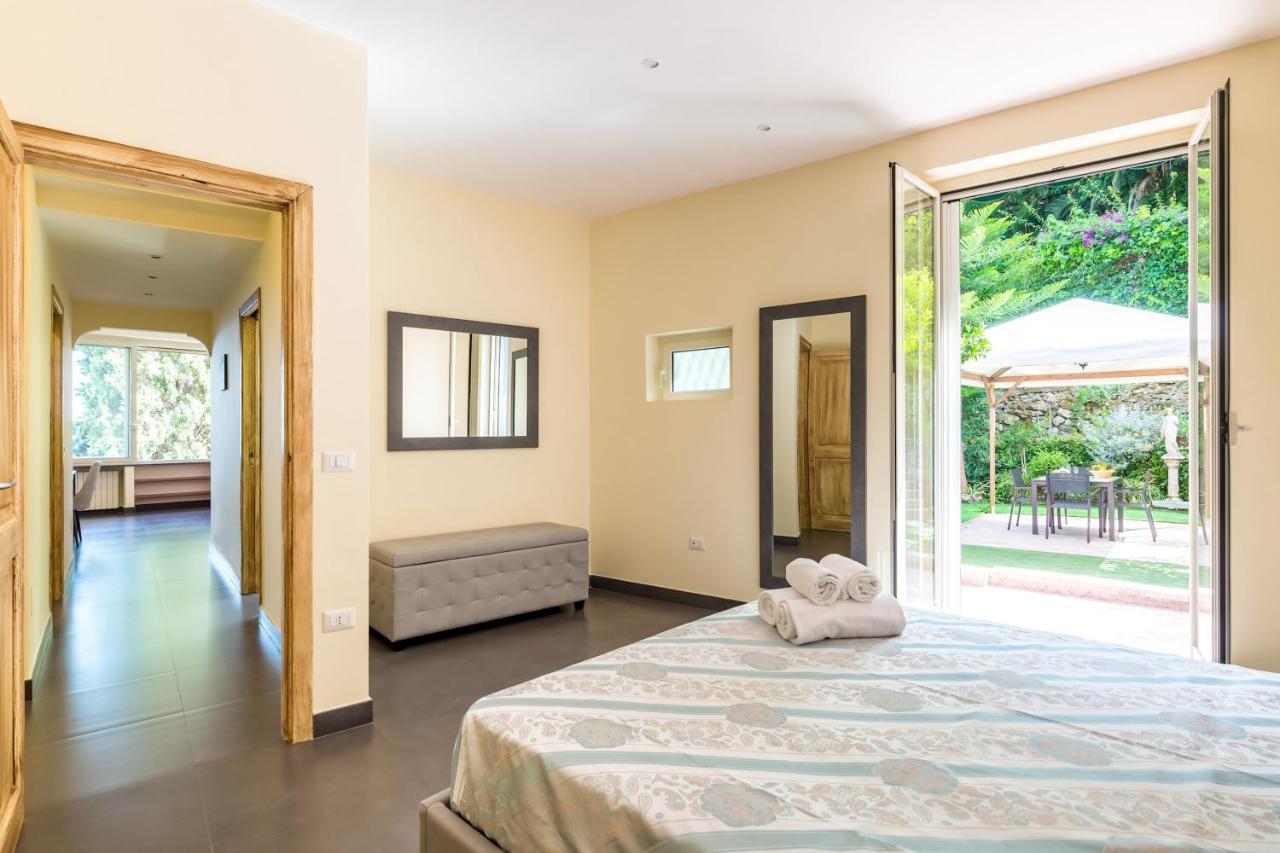 Villa Dolcevita With Parking By Napoliapartments Екстер'єр фото