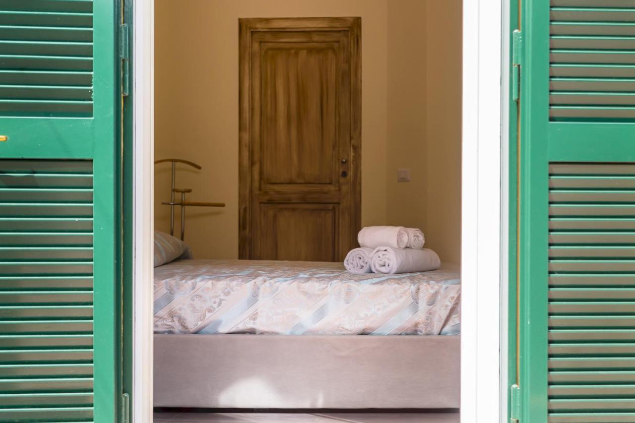 Villa Dolcevita With Parking By Napoliapartments Екстер'єр фото