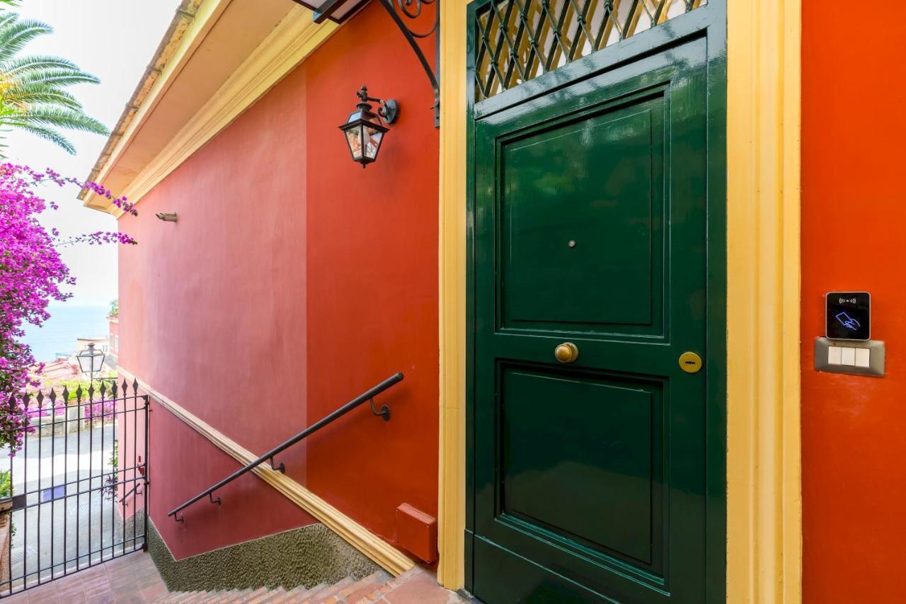 Villa Dolcevita With Parking By Napoliapartments Екстер'єр фото