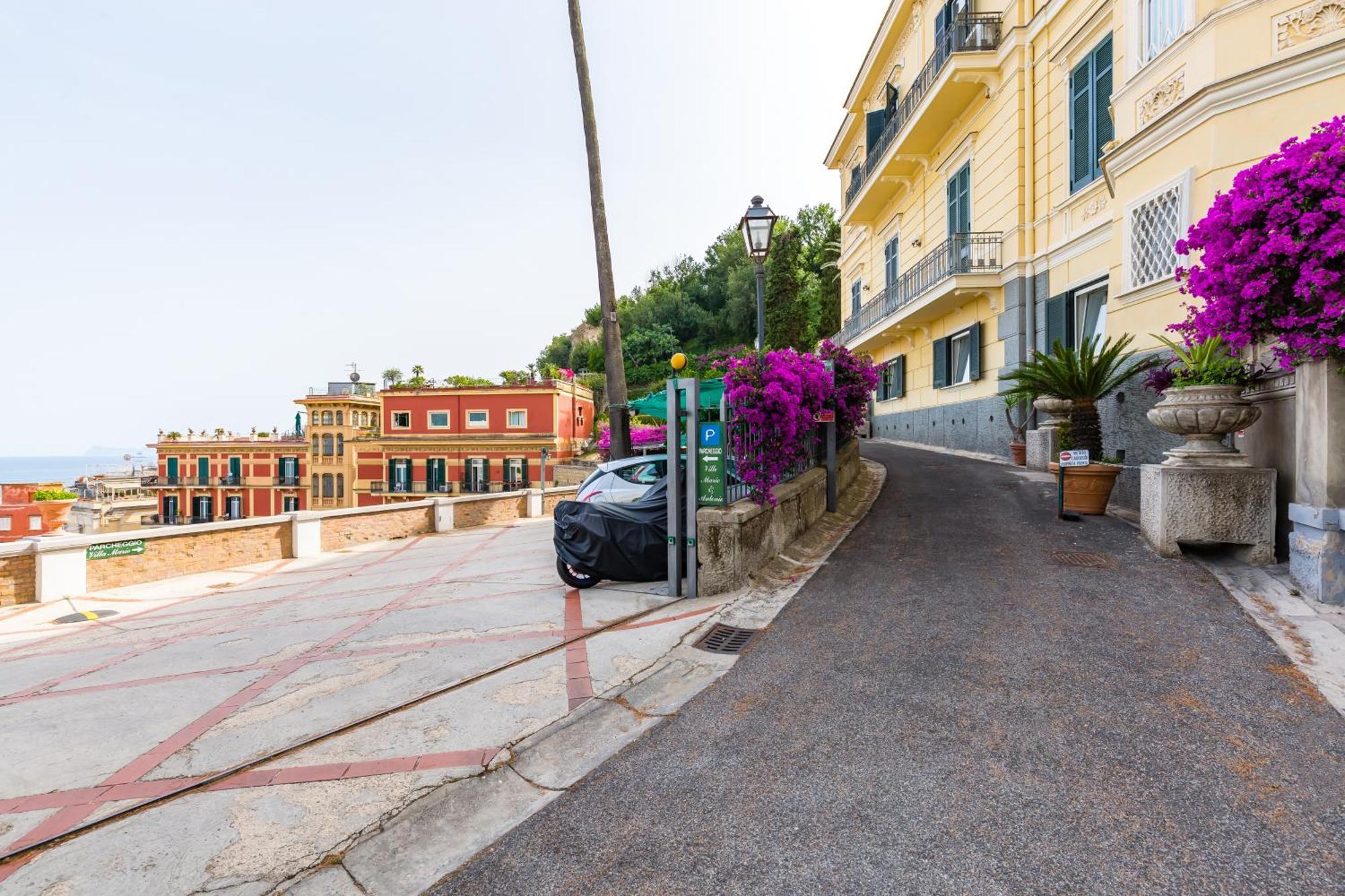 Villa Dolcevita With Parking By Napoliapartments Екстер'єр фото
