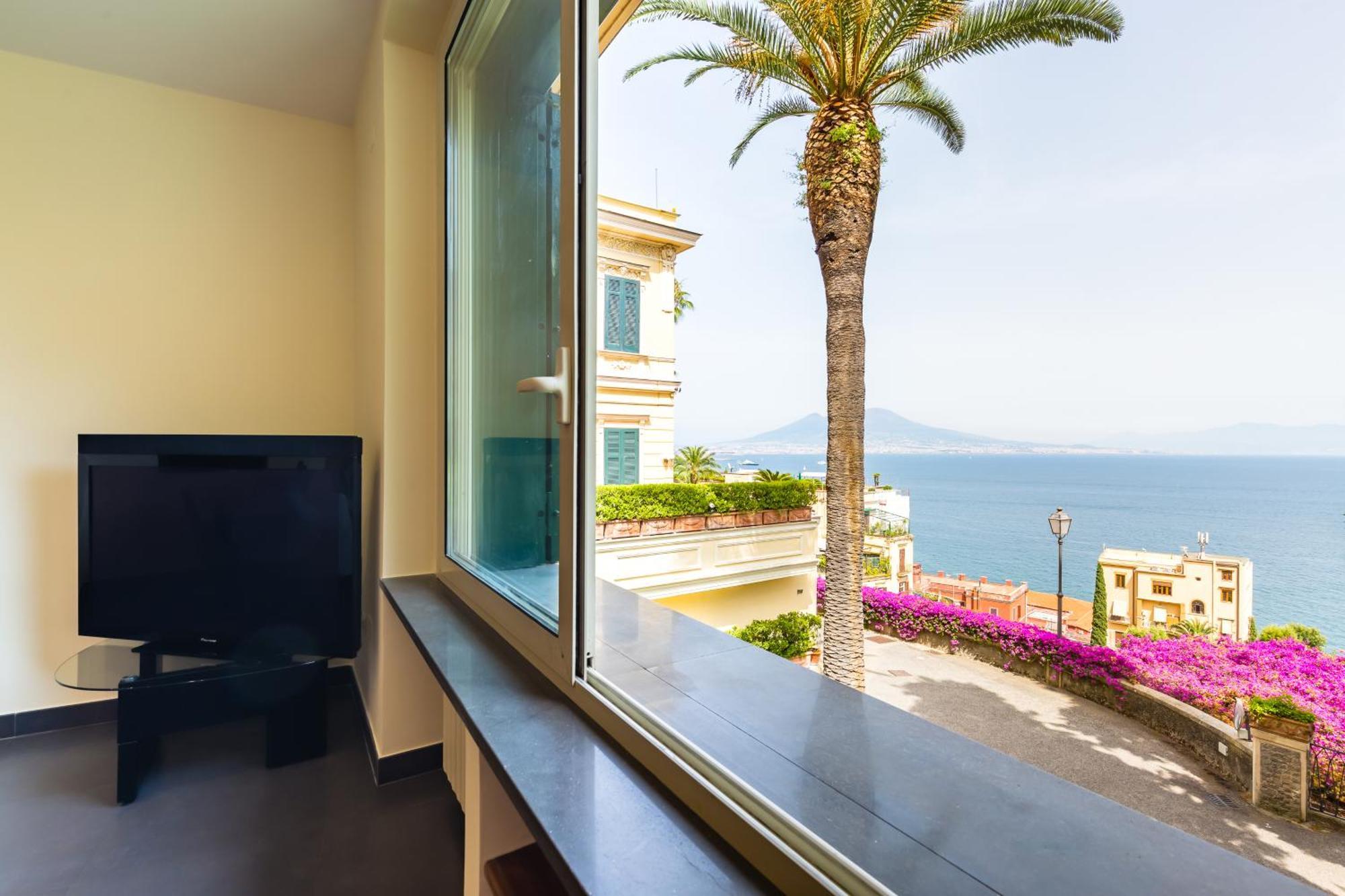 Villa Dolcevita With Parking By Napoliapartments Екстер'єр фото